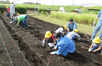 Cleanup activities and inspections along the Sagami River, adjacent to the Hiratsuka Plant