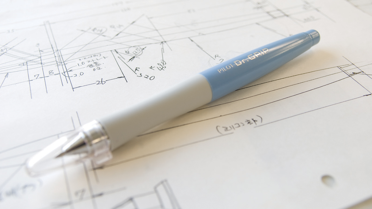 衝撃の太軸筆記具「ドクターグリップ」の開発秘話。
